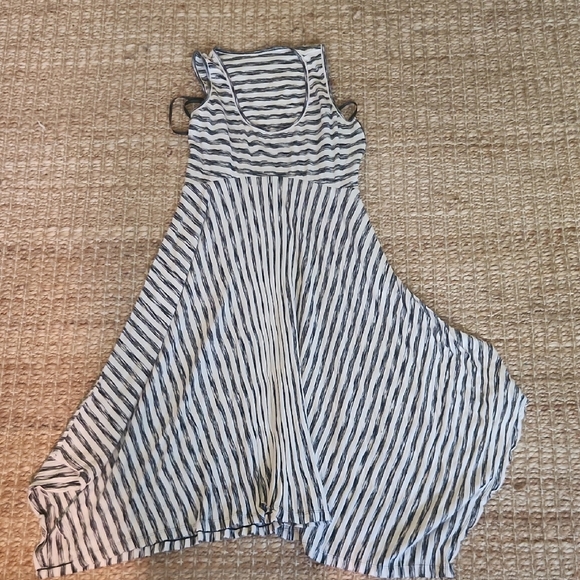 Calvin Klein White and Black Midi Dress with Elegant Silhouette - Picture 1 of 5